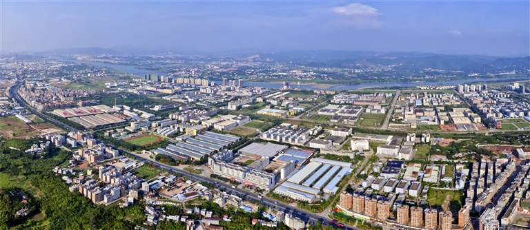 努力向科技新城、产业新城、幸福心城迈进的河源高新区。截至目前，共引进330家企业落户，累计实现产值近3900亿元。 冯晓铭 摄