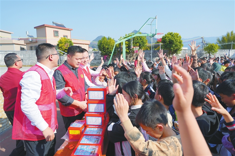 公益消防进校园  筑牢安全防火墙