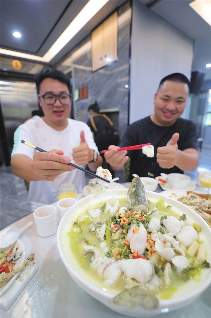 d8a9039e9bfd7cd293bcbf76d53beabe_hyrbs0708004_001_08_s.jpg