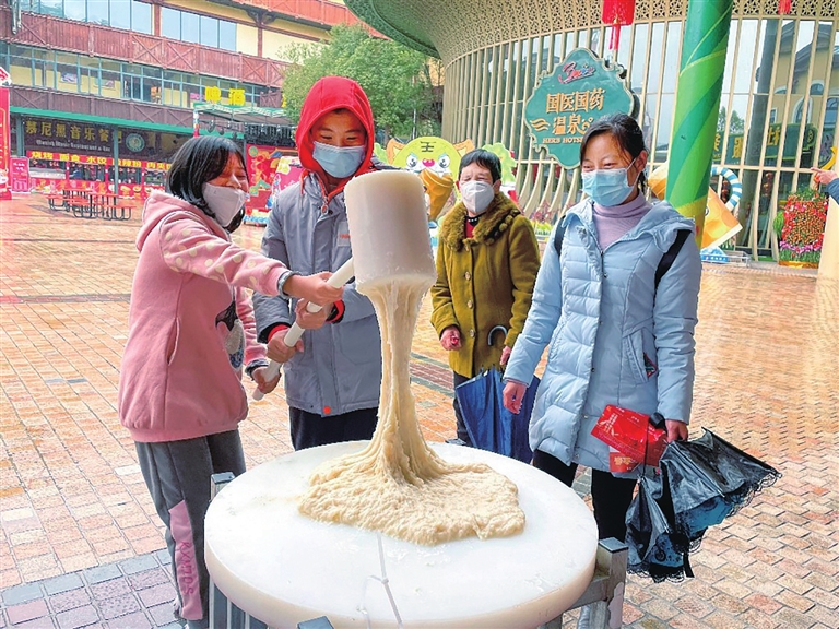 为游客营造浓浓年味