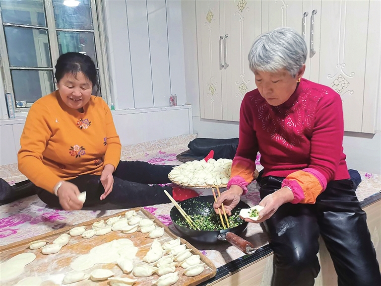 小镇的人越过越好